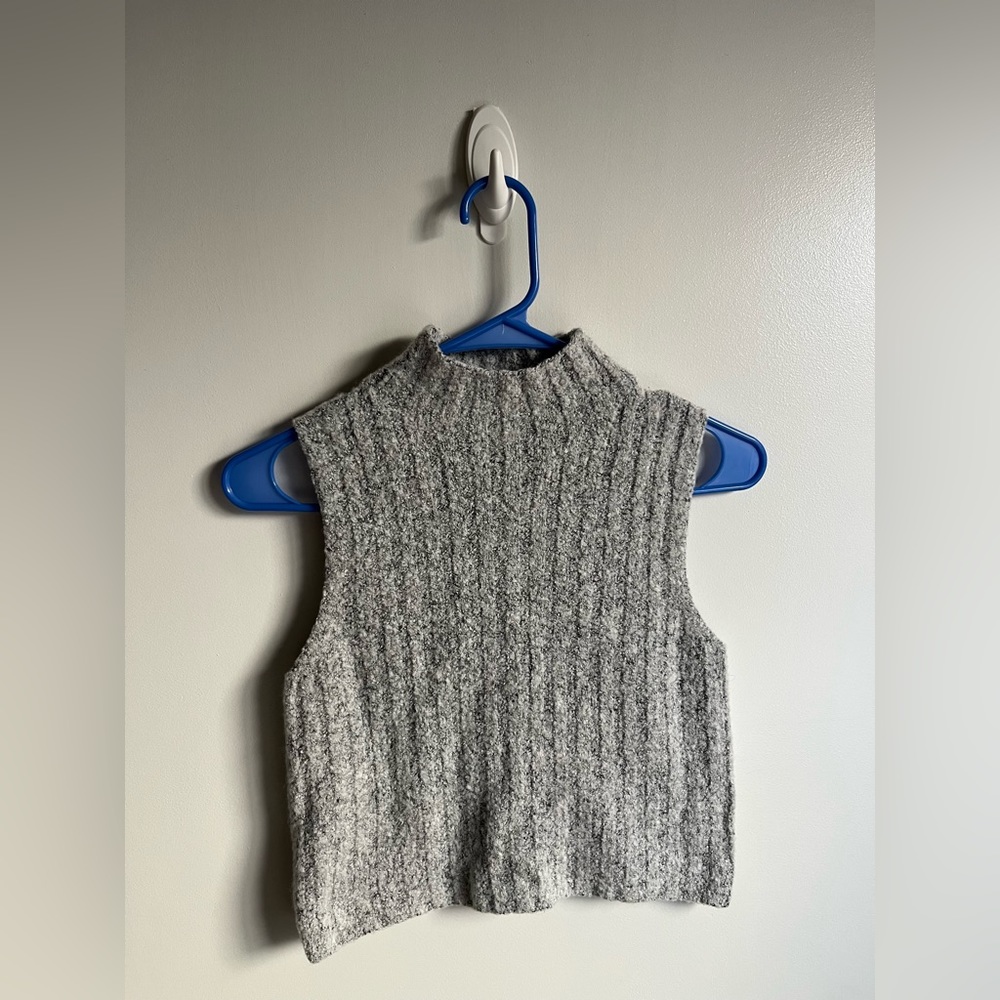 Mock Neck Sleeveless Shirt